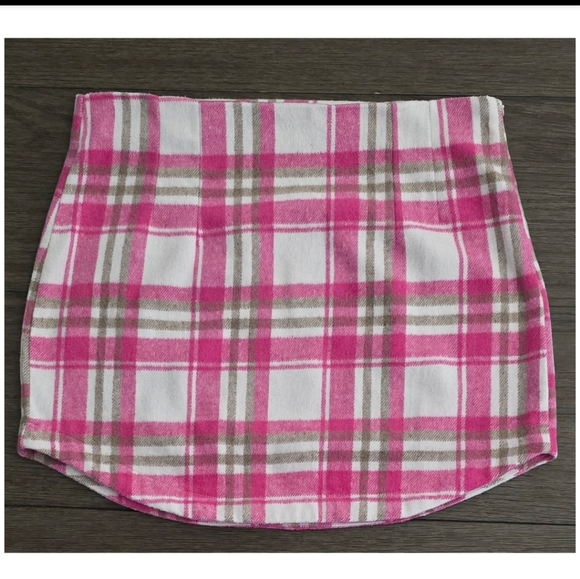 Fashion Nova Pink and White Plaid Skirt Set, Size L - Picture 9 of 16